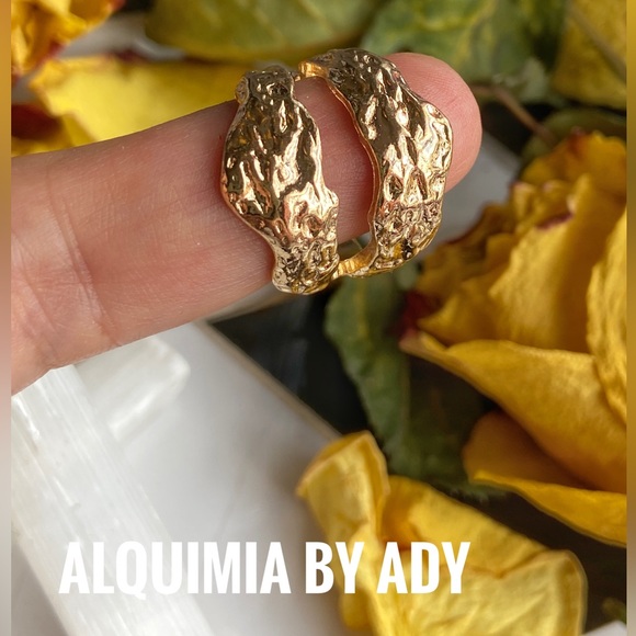 Chunky statement gold dome gem ring - Picture 2 of 3